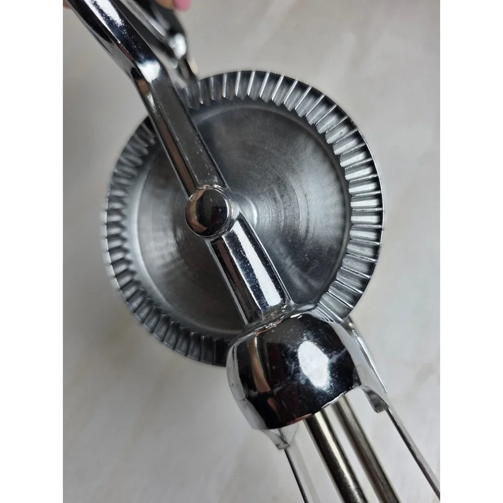 Vintage EKCO Flint Best Hand Crank Egg Beater Stainless Chrome Black Handle 12in